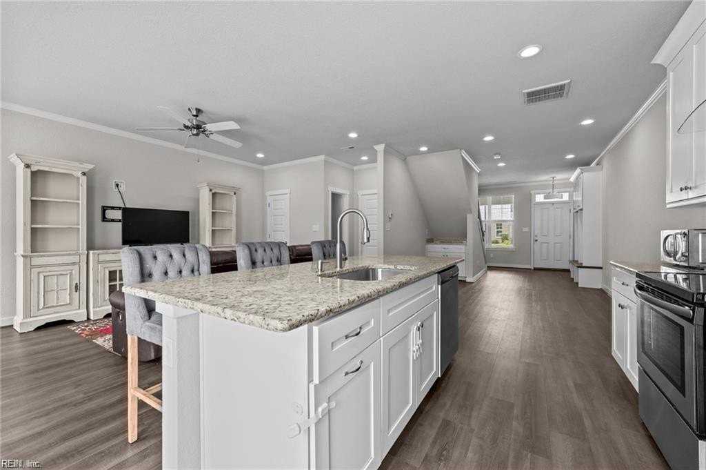 333 Sikeston Ln - Photo 4 of 23