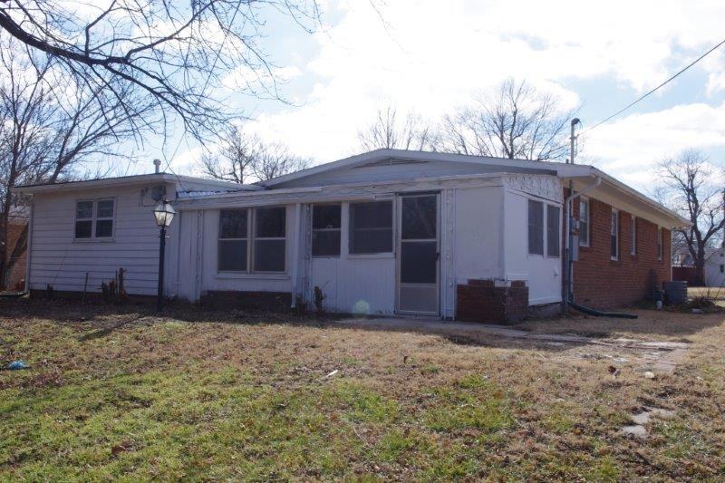 1216 E Beaumont St - Photo 2 of 24