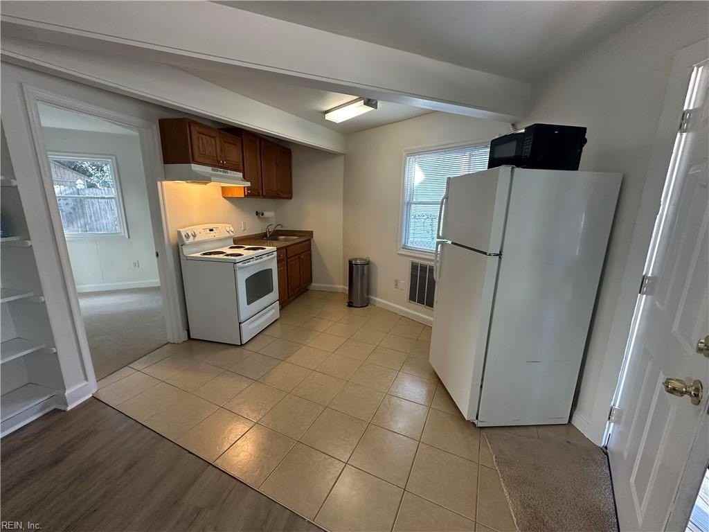 3221 Page Ave - Photo 2 of 8