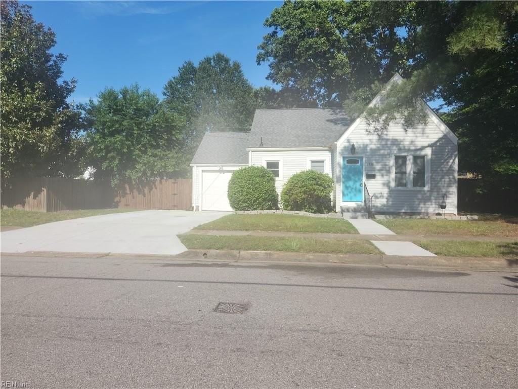 3830 Pamlico Cir - Photo 3 of 34