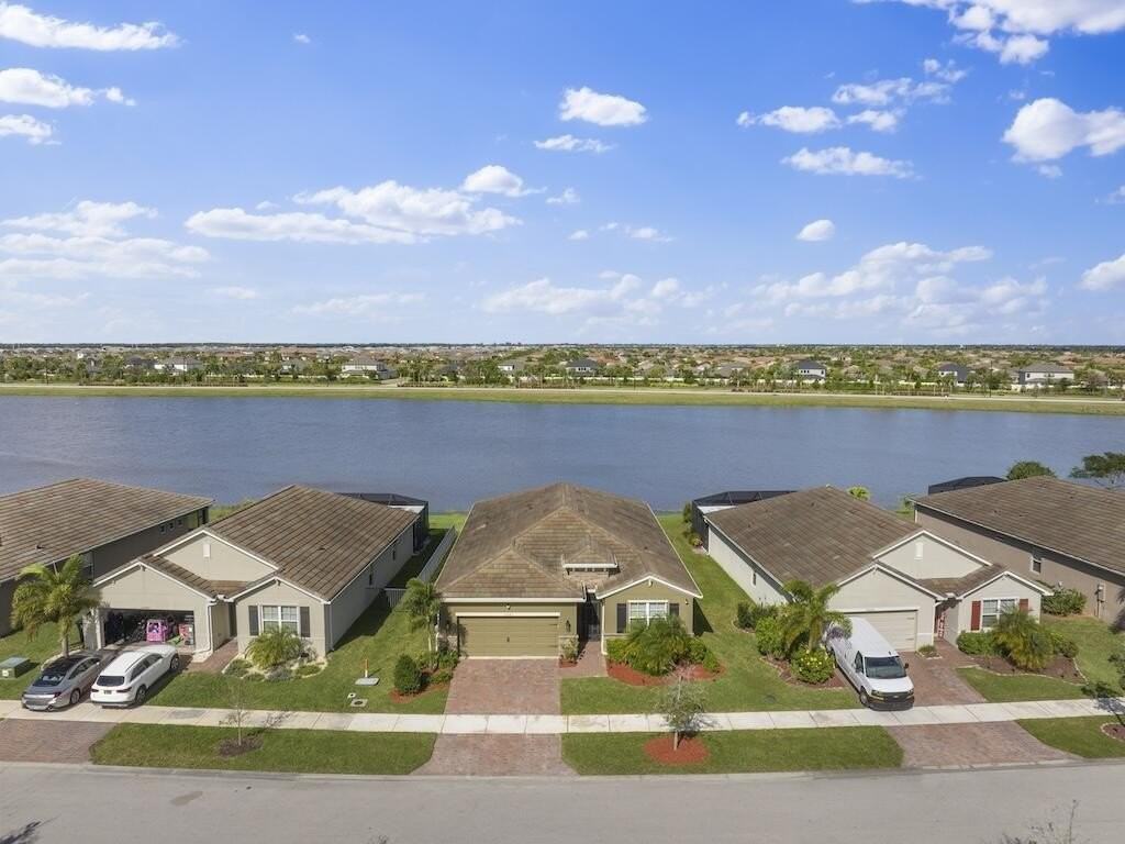 12341 Sw Arabella Dr - Photo 2 of 36