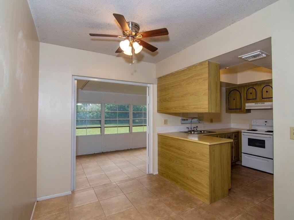 226 Sw Reynolds Ave - Photo 2 of 32