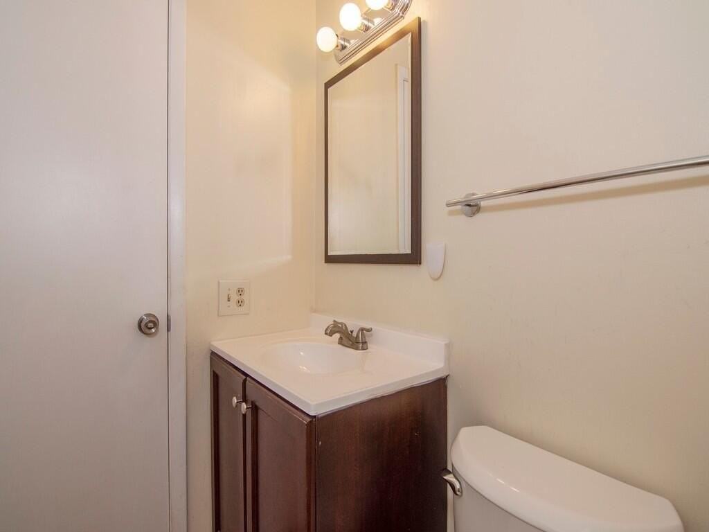 226 Sw Reynolds Ave - Photo 7 of 32