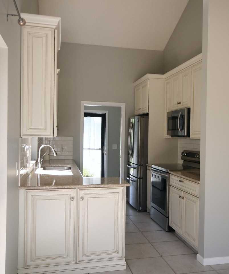 141 Seashore Dr - Photo 5 of 16