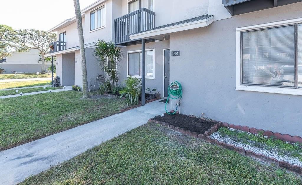 2204 Seaside Dr - Photo 4 of 46