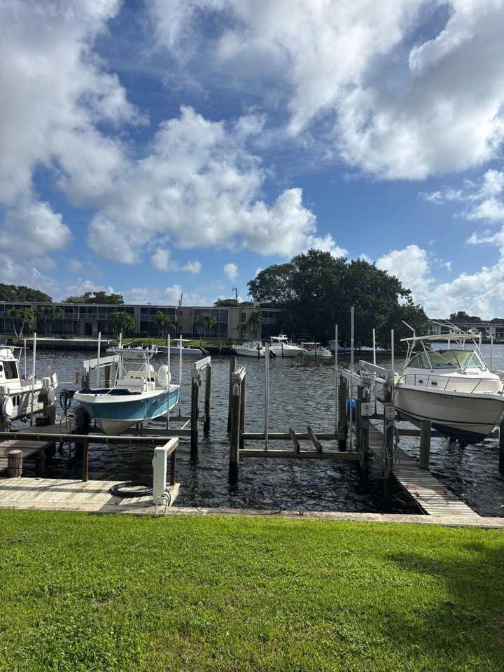 424 Northlake Ct #2 - Photo 2 of 14