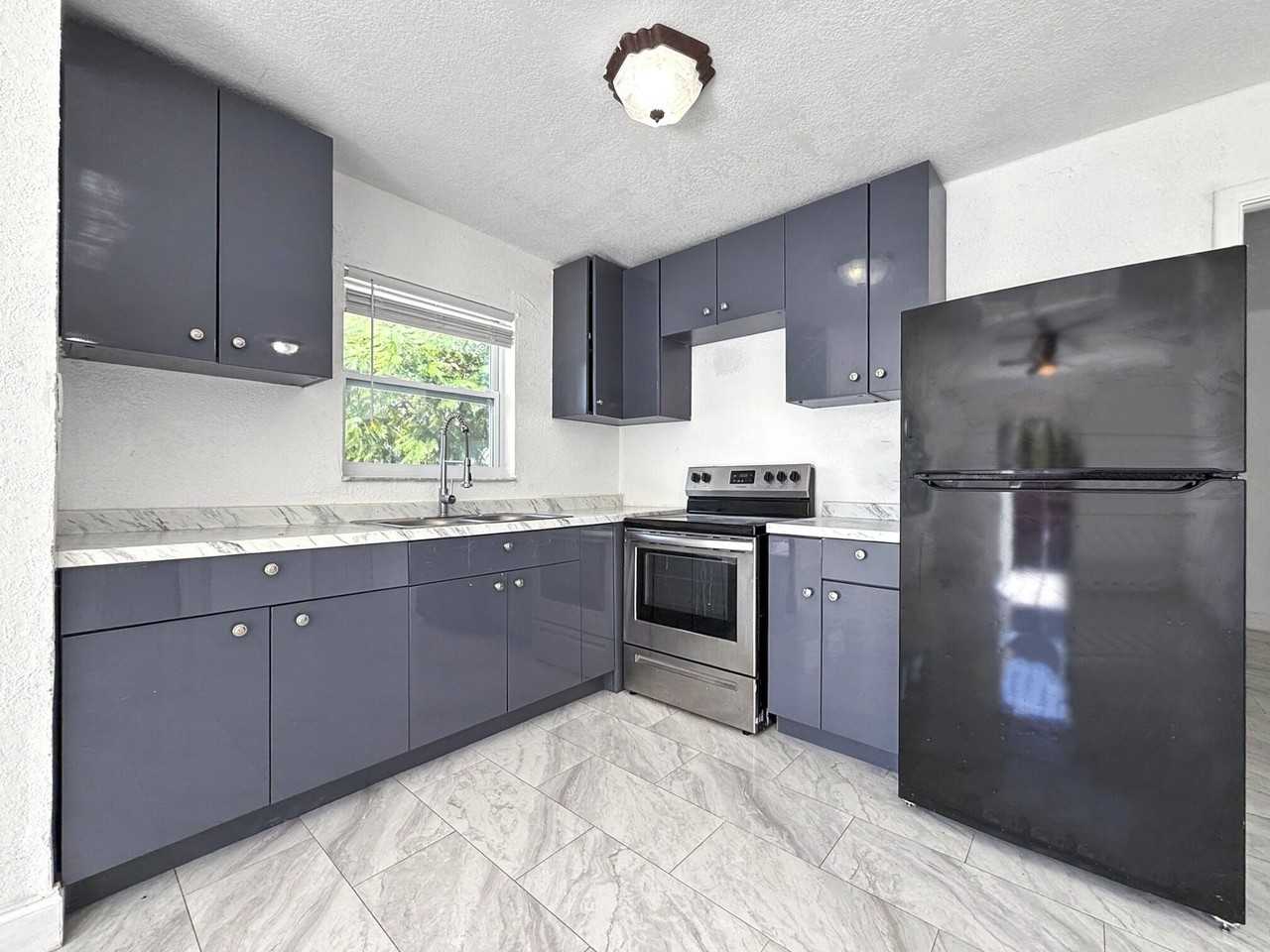 3100 Nw 4th Ave - Photo 2 of 11