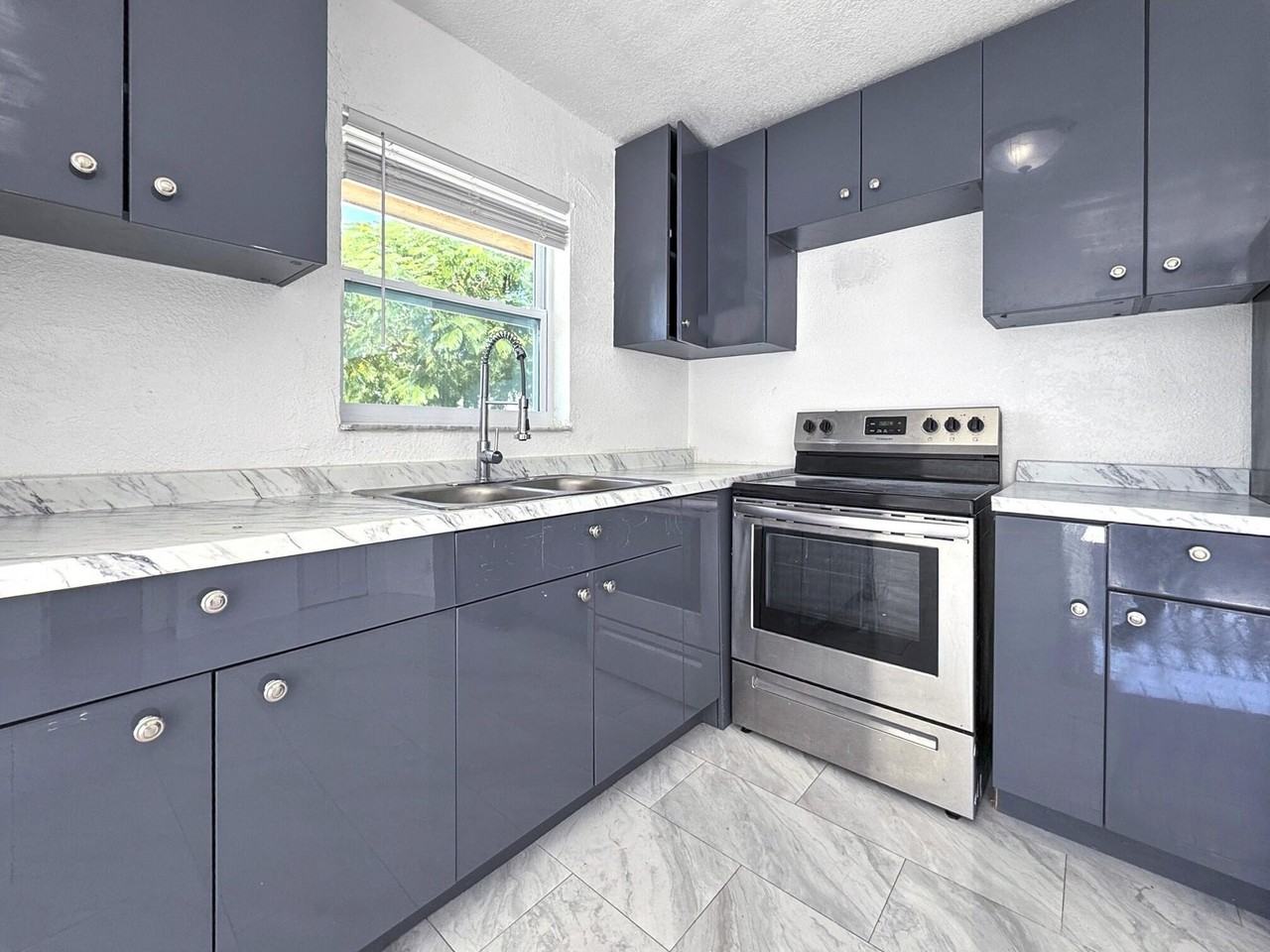 3100 Nw 4th Ave - Photo 3 of 11