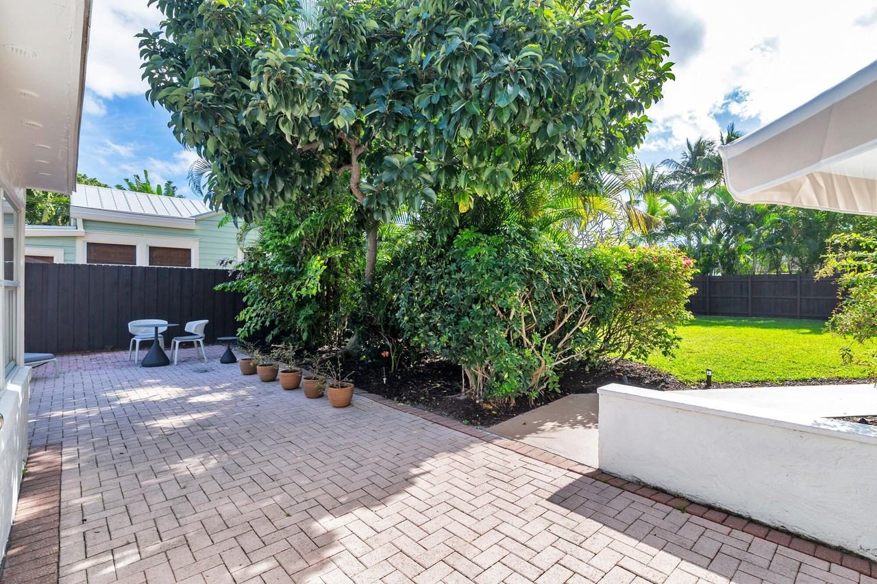 439 28th St - Photo 6 of 31