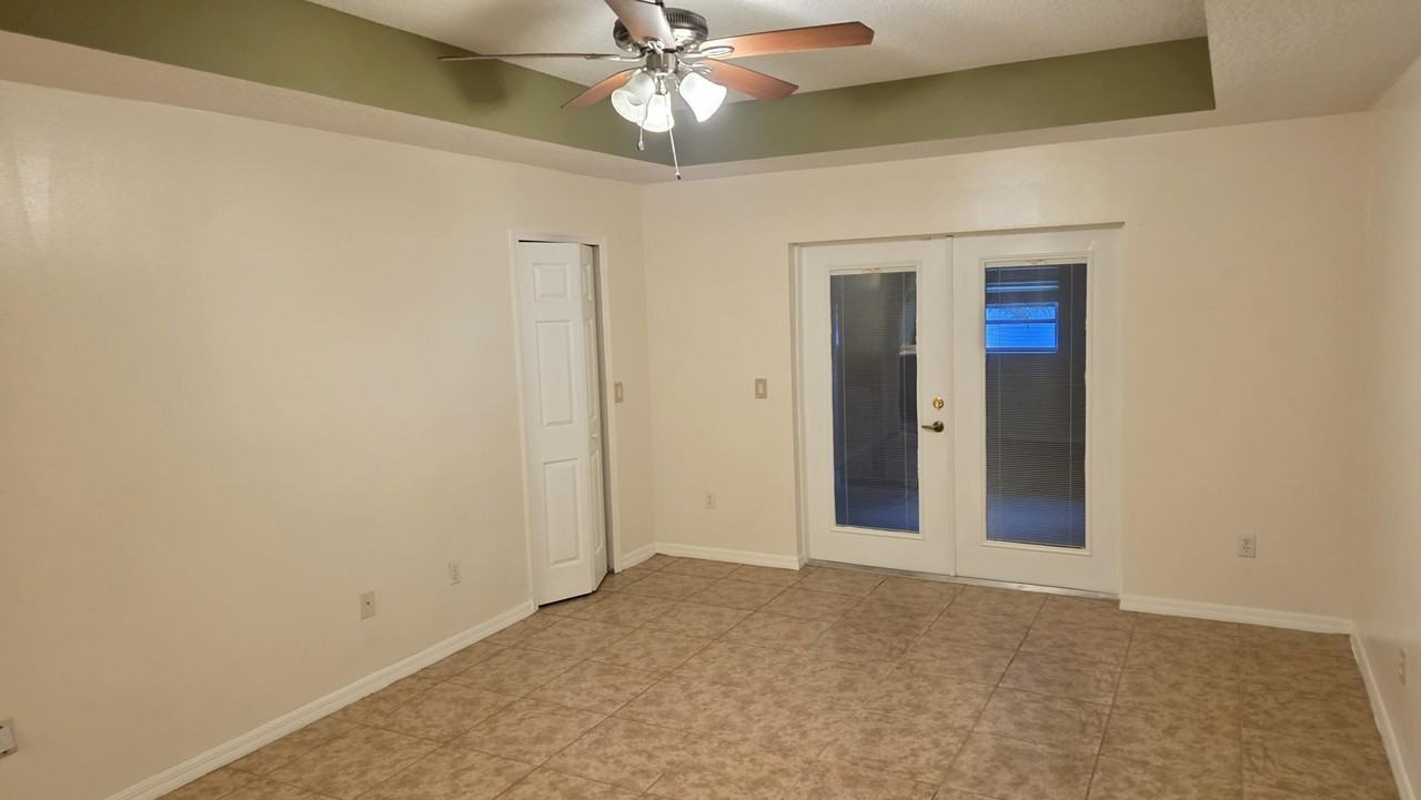 1752 Sw Starman Ave - Photo 3 of 21