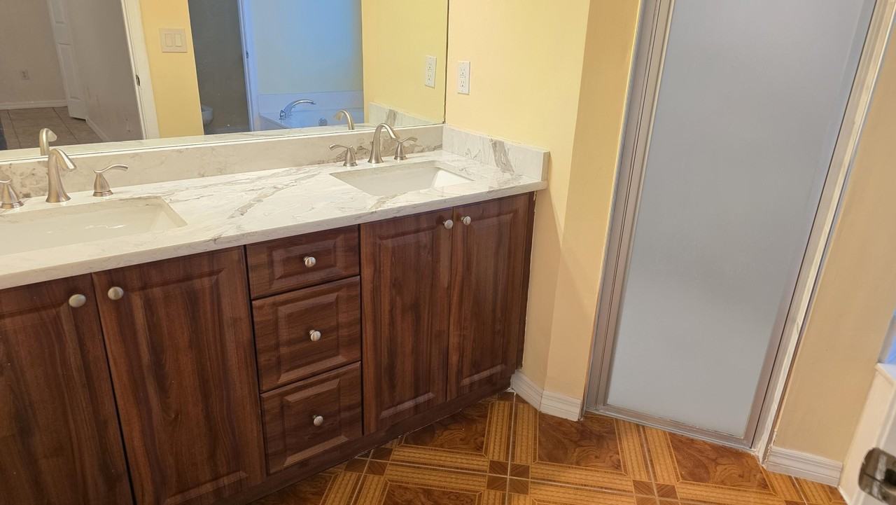 1752 Sw Starman Ave - Photo 4 of 21