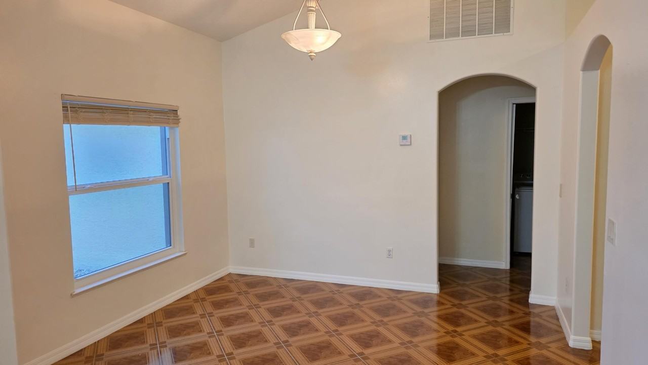 1752 Sw Starman Ave - Photo 7 of 21