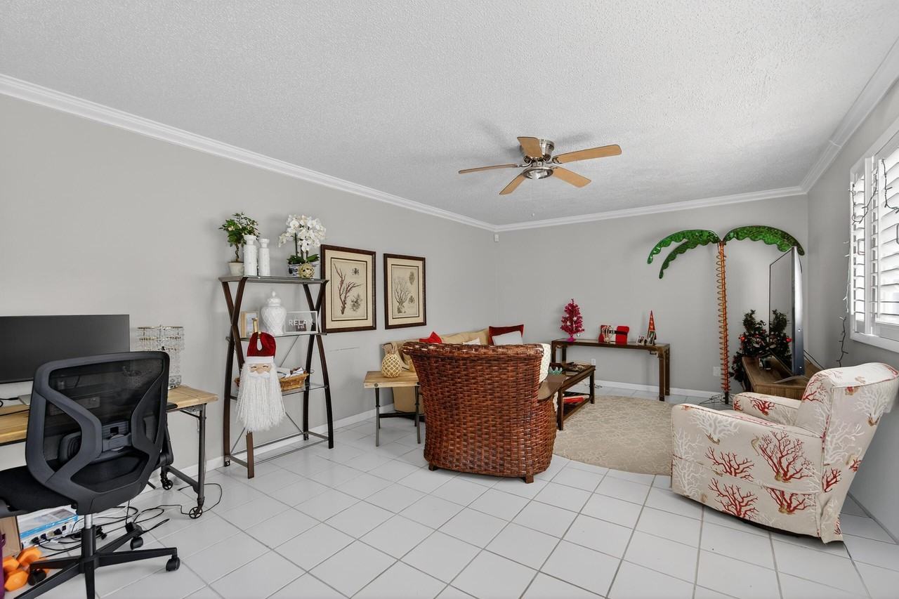 141 E Riverside Dr #10D - Photo 3 of 35