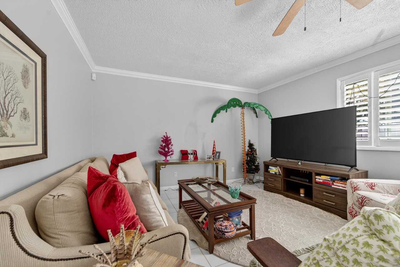 141 E Riverside Dr #10D - Photo 4 of 35