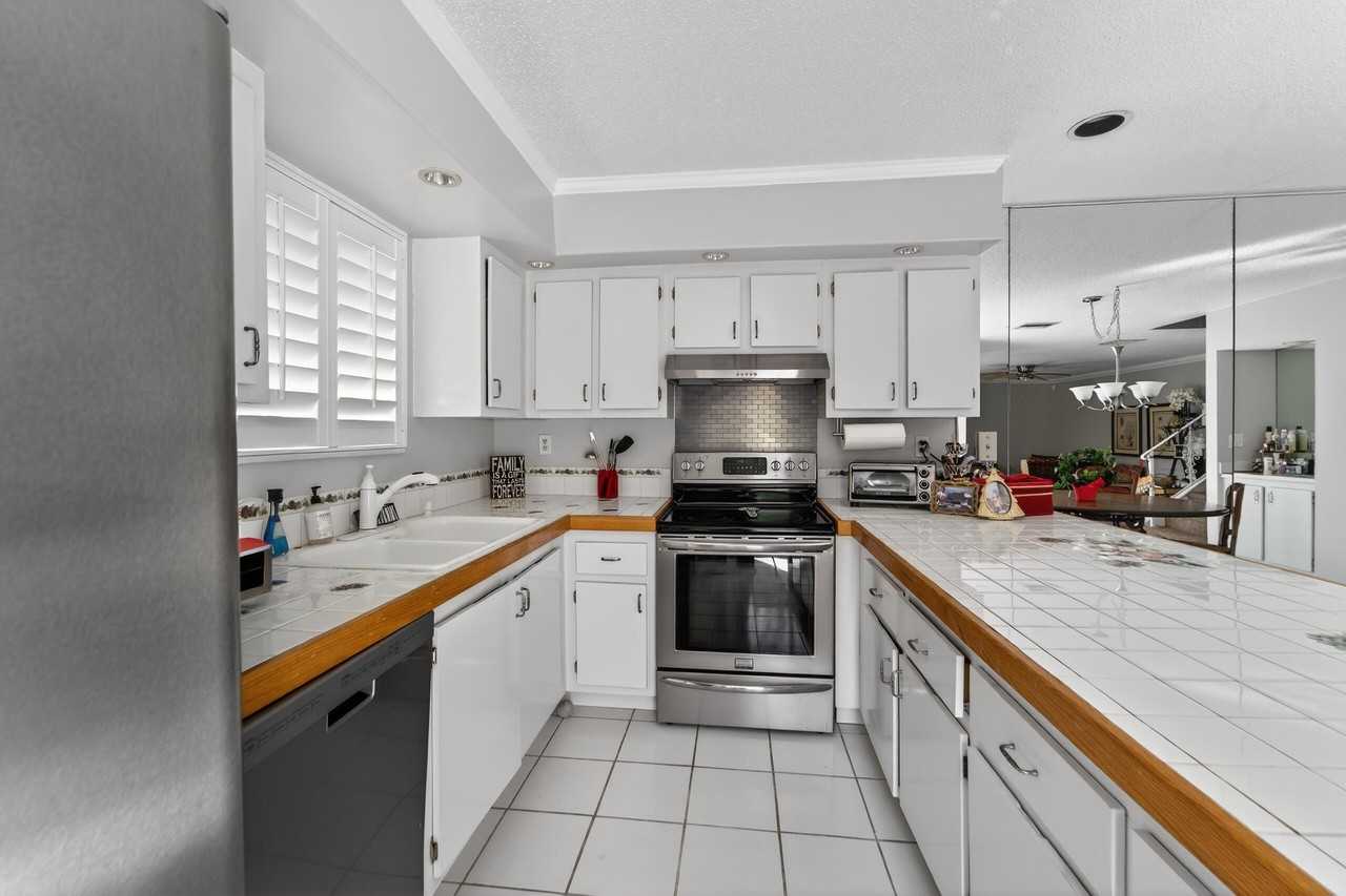 141 E Riverside Dr #10D - Photo 6 of 35