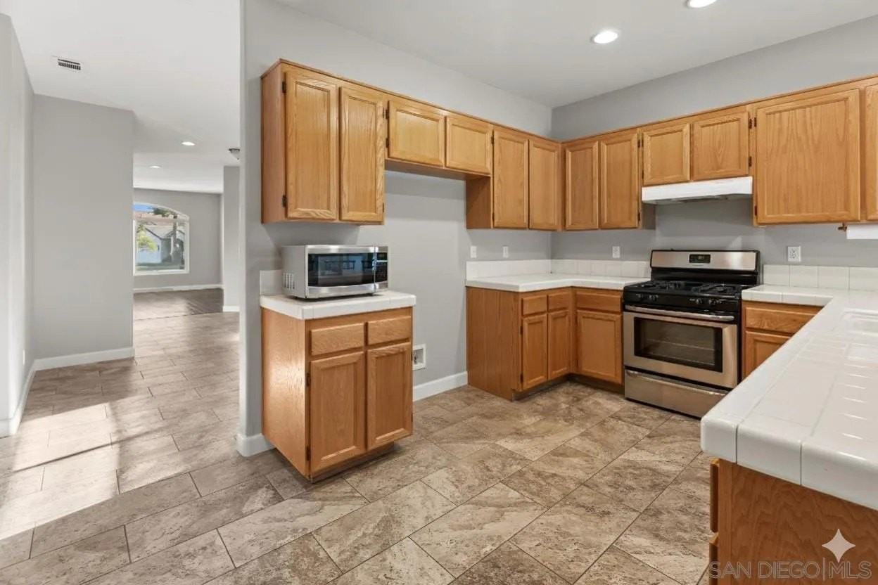 793 Fulton Rd - Photo 5 of 20