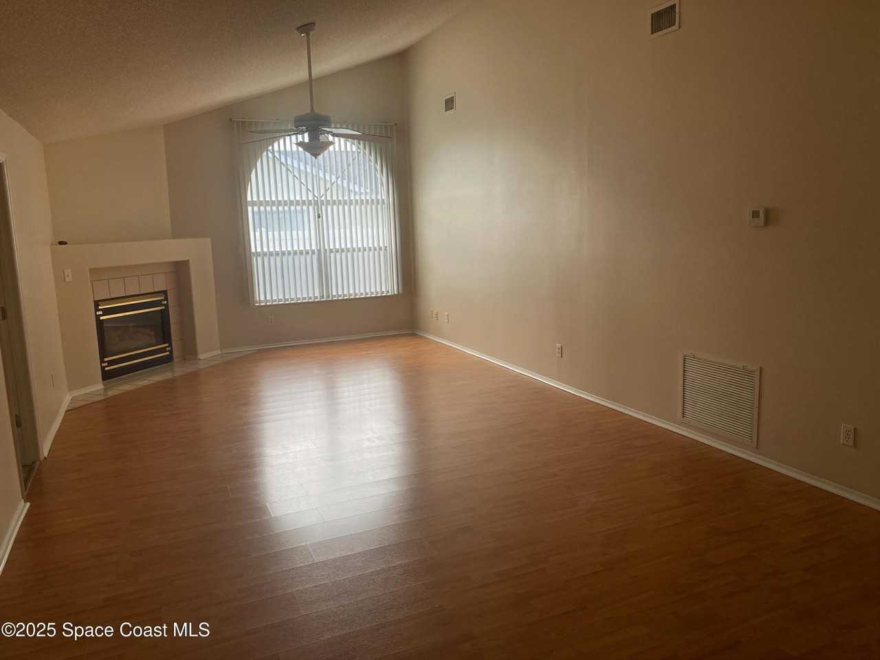 3166 Lago Vista Dr - Photo 4 of 15