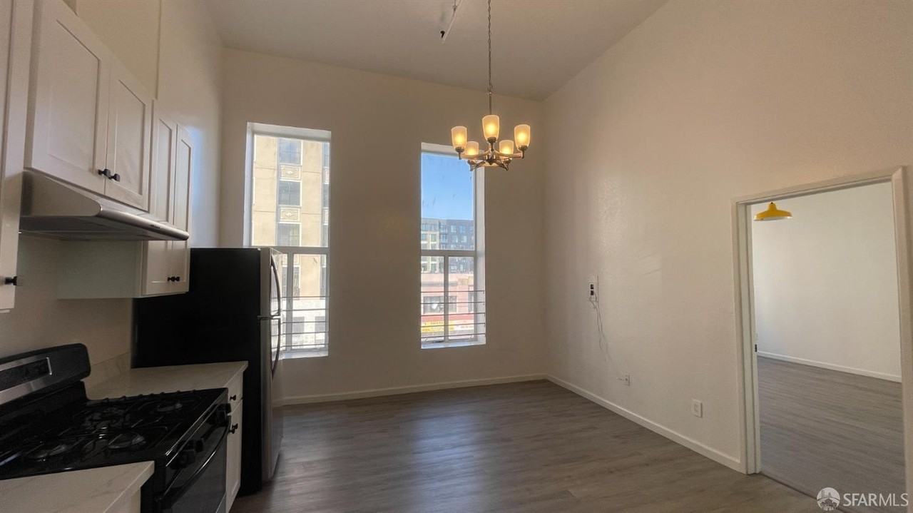 375 12th St Unit 6 #6 - Photo 2 of 8