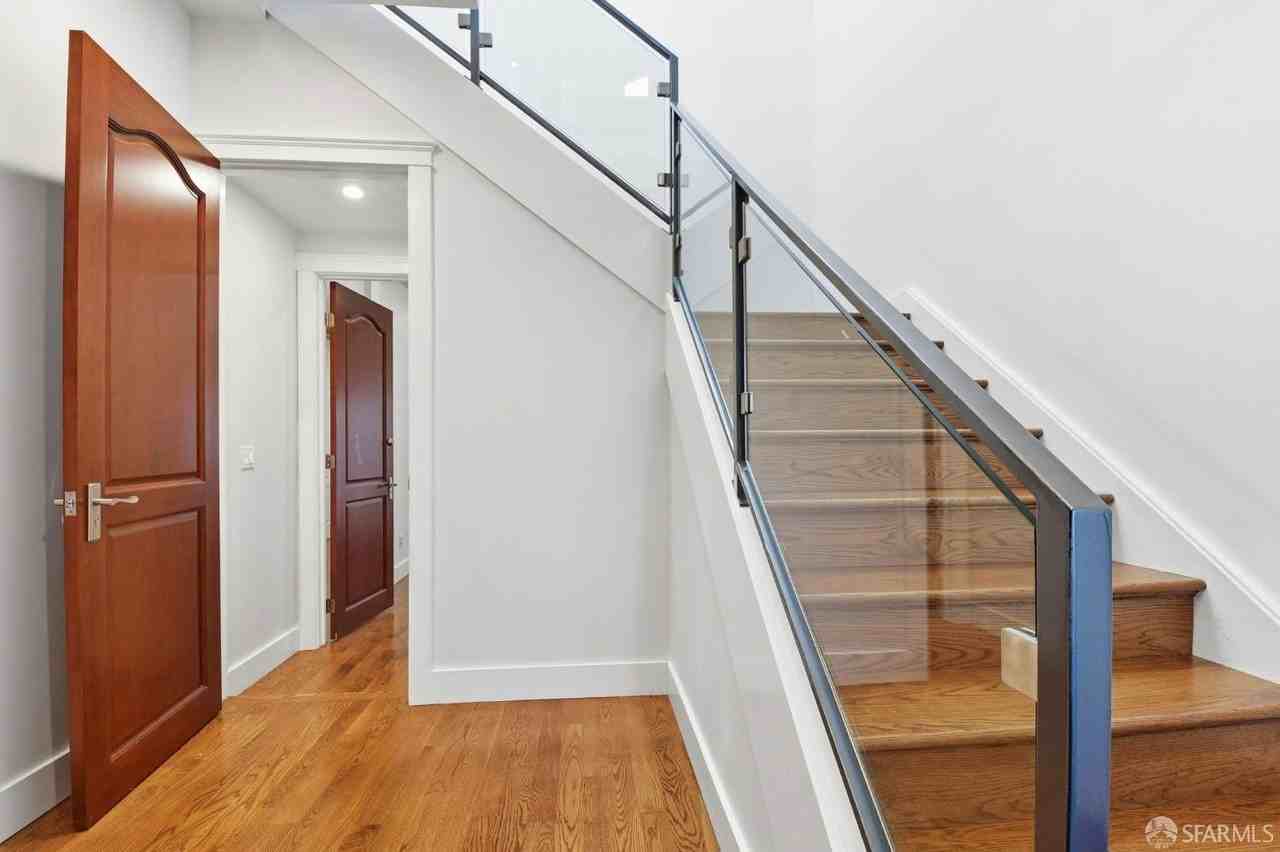 526 Silver Ave - Photo 4 of 44