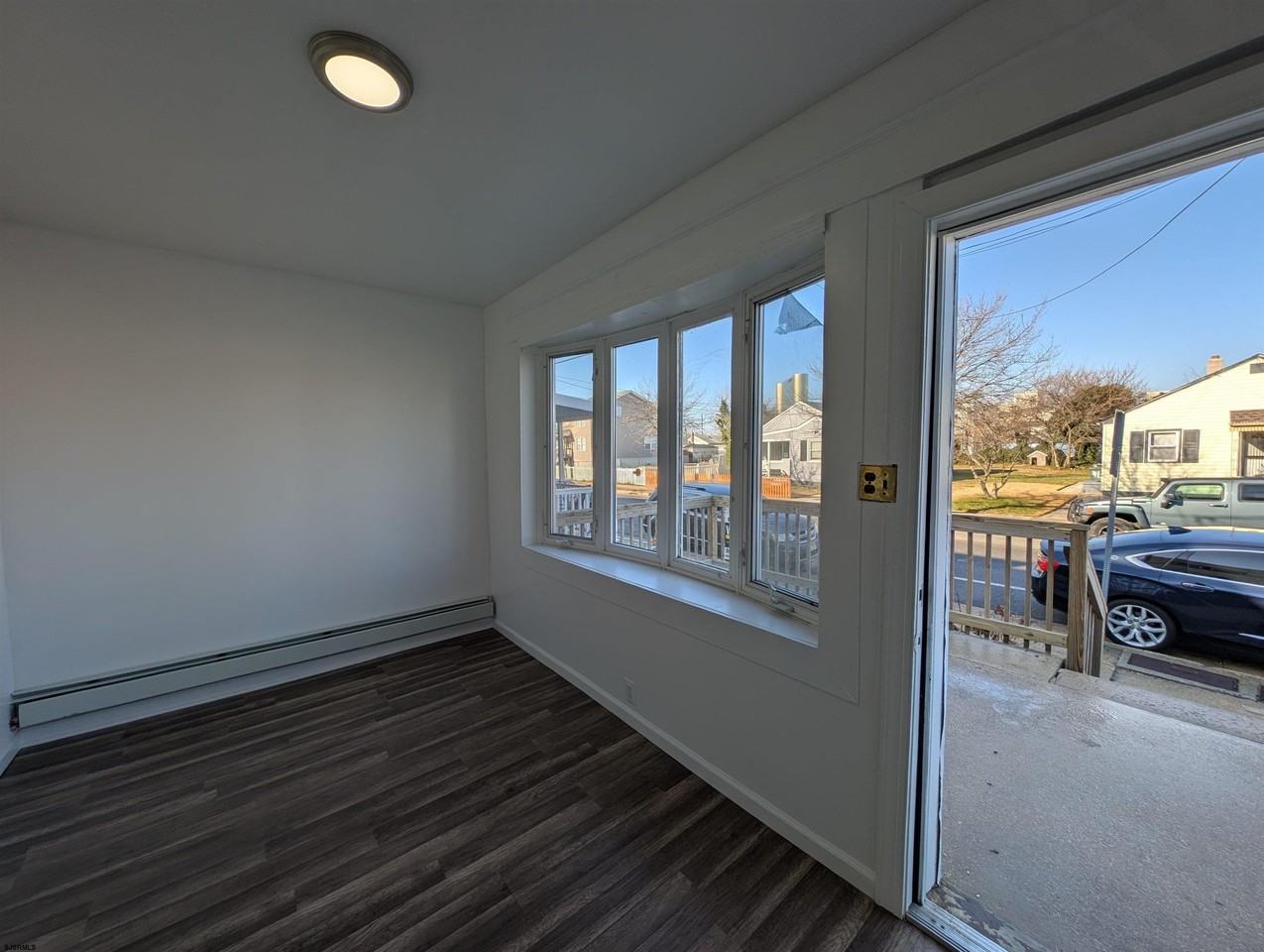 712 Sewell Ave - Photo 5 of 26