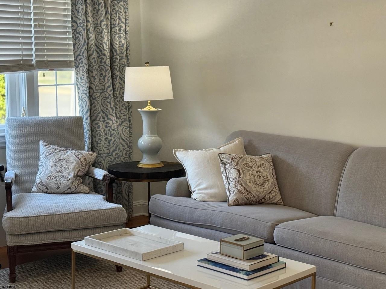 2912 Winchester Ave - Photo 3 of 14