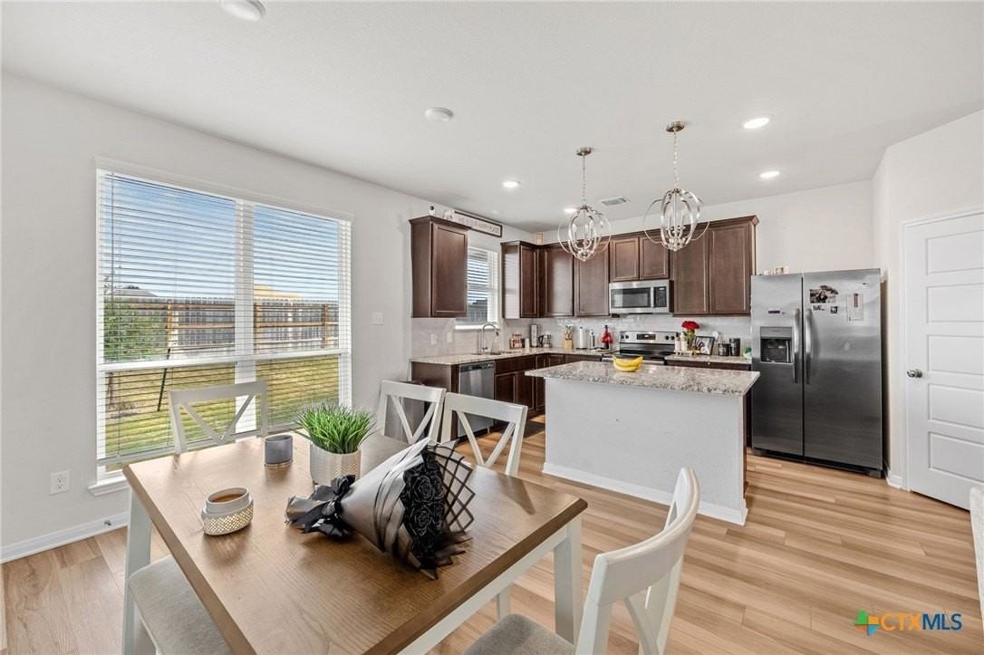 918 James Parker Cir - Photo 3 of 8