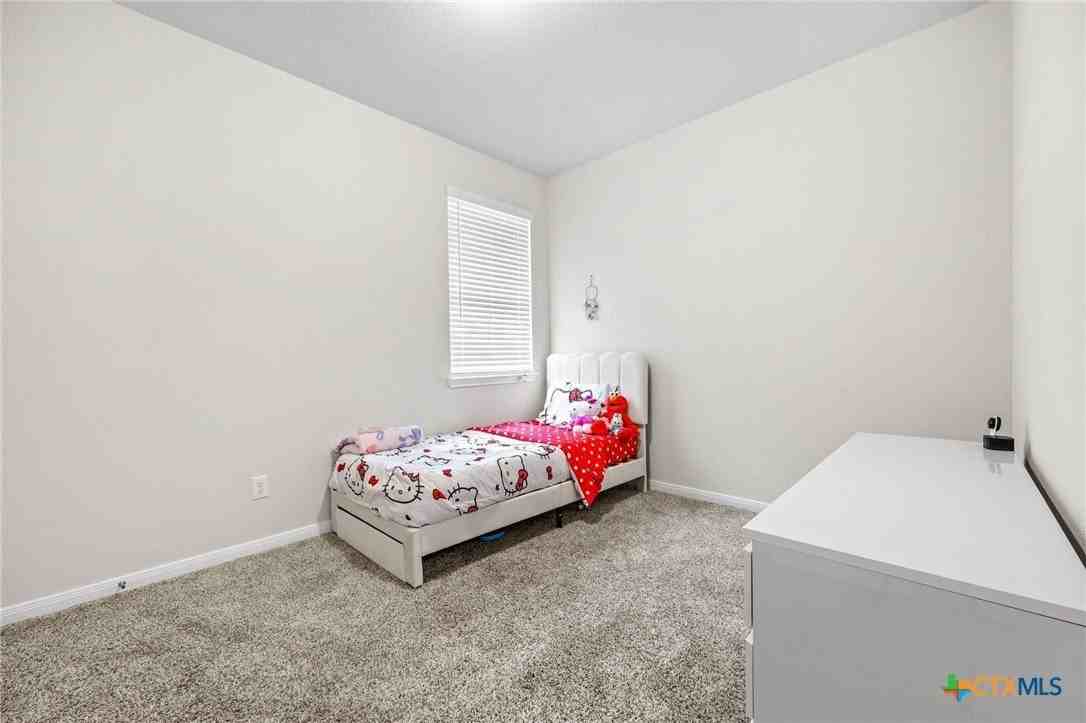 918 James Parker Cir - Photo 4 of 8