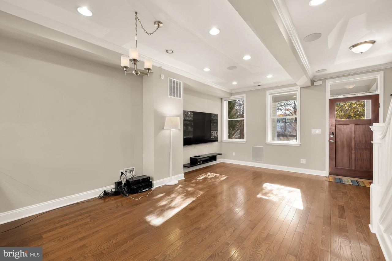 912 I St Ne - Photo 7 of 38