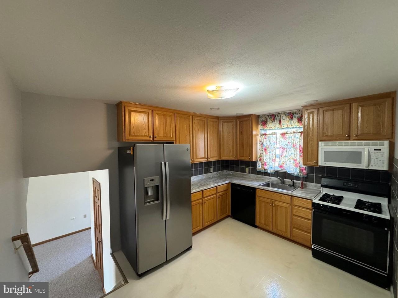 172 Chapel Dr - Photo 2 of 24