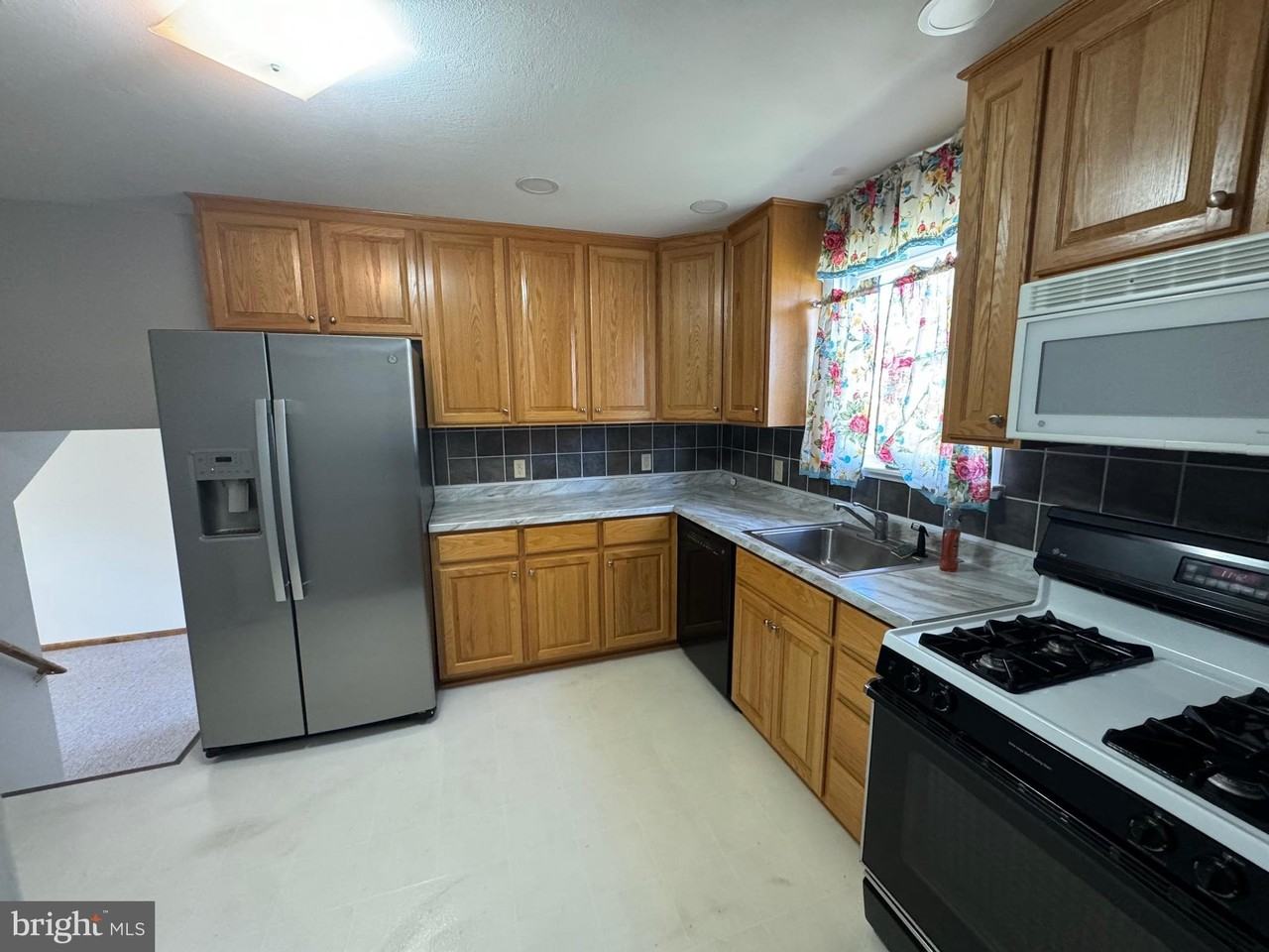 172 Chapel Dr - Photo 3 of 24