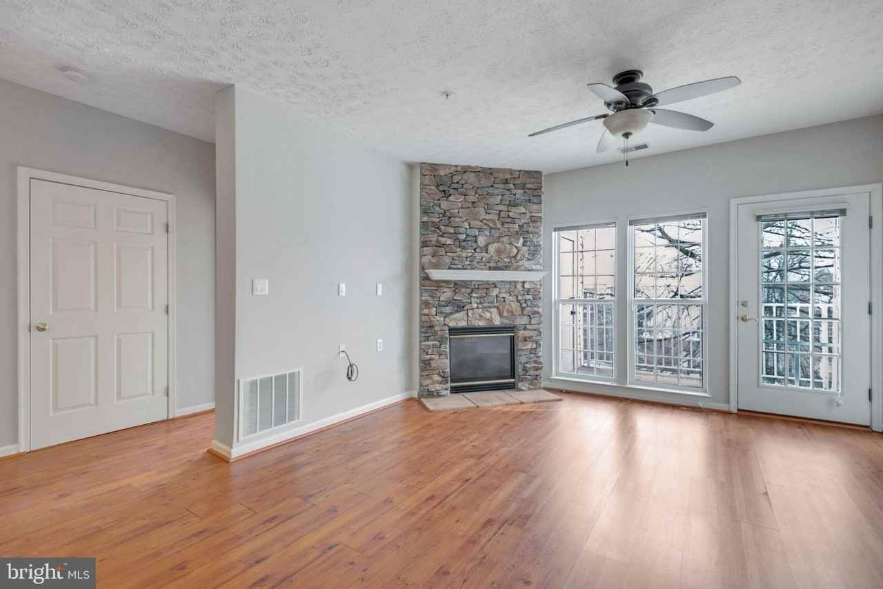 2400 Chestnut Terrace Ct Unit 203 #203 - Photo 4 of 17