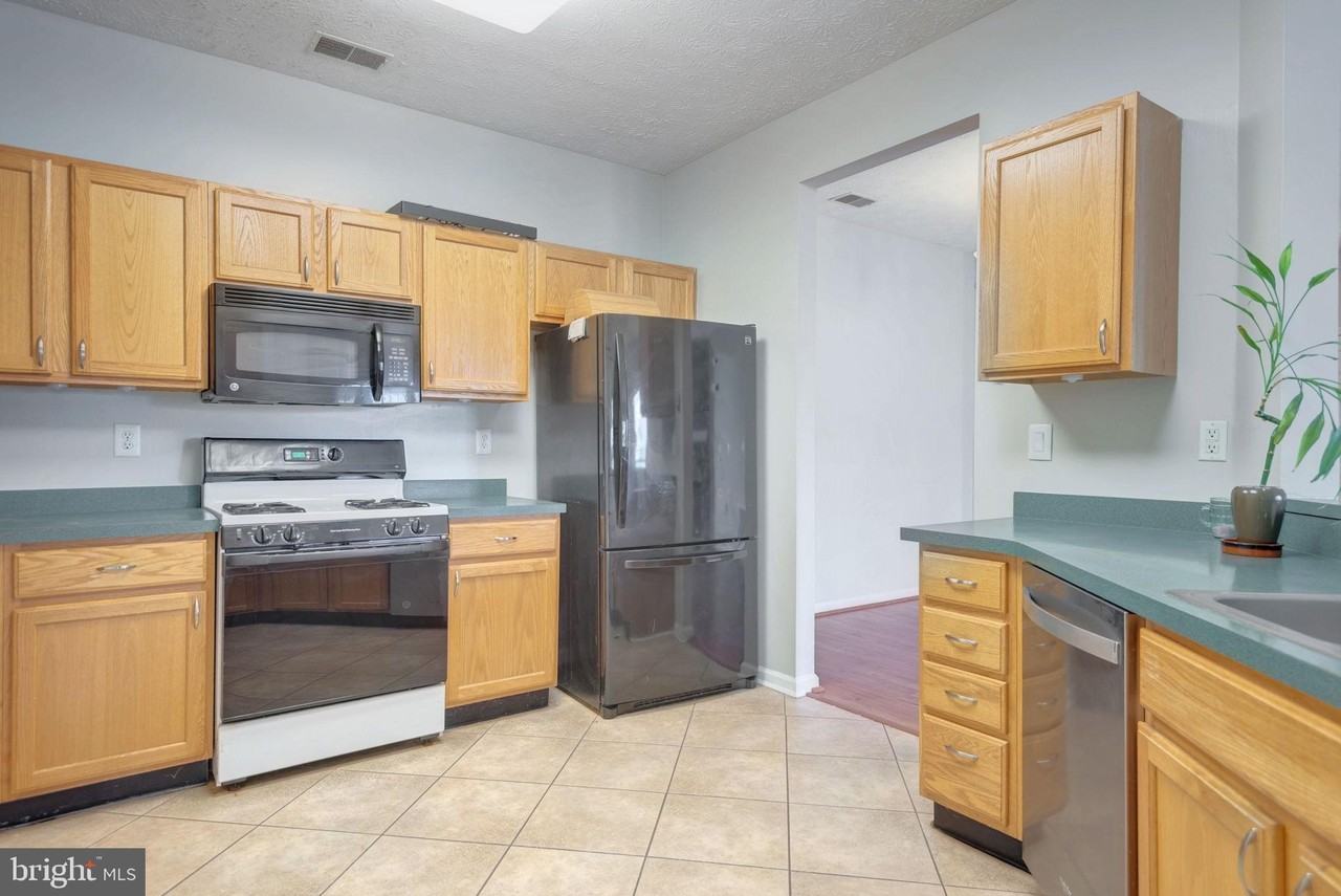 2400 Chestnut Terrace Ct Unit 203 #203 - Photo 6 of 17