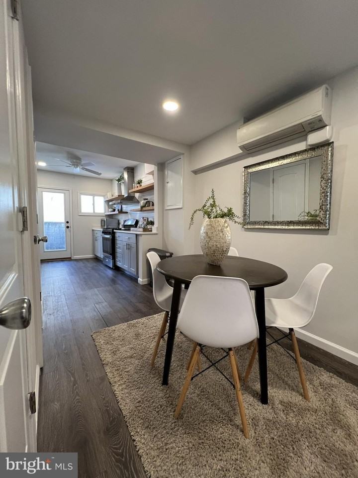 324 S Castle St - Photo 5 of 17