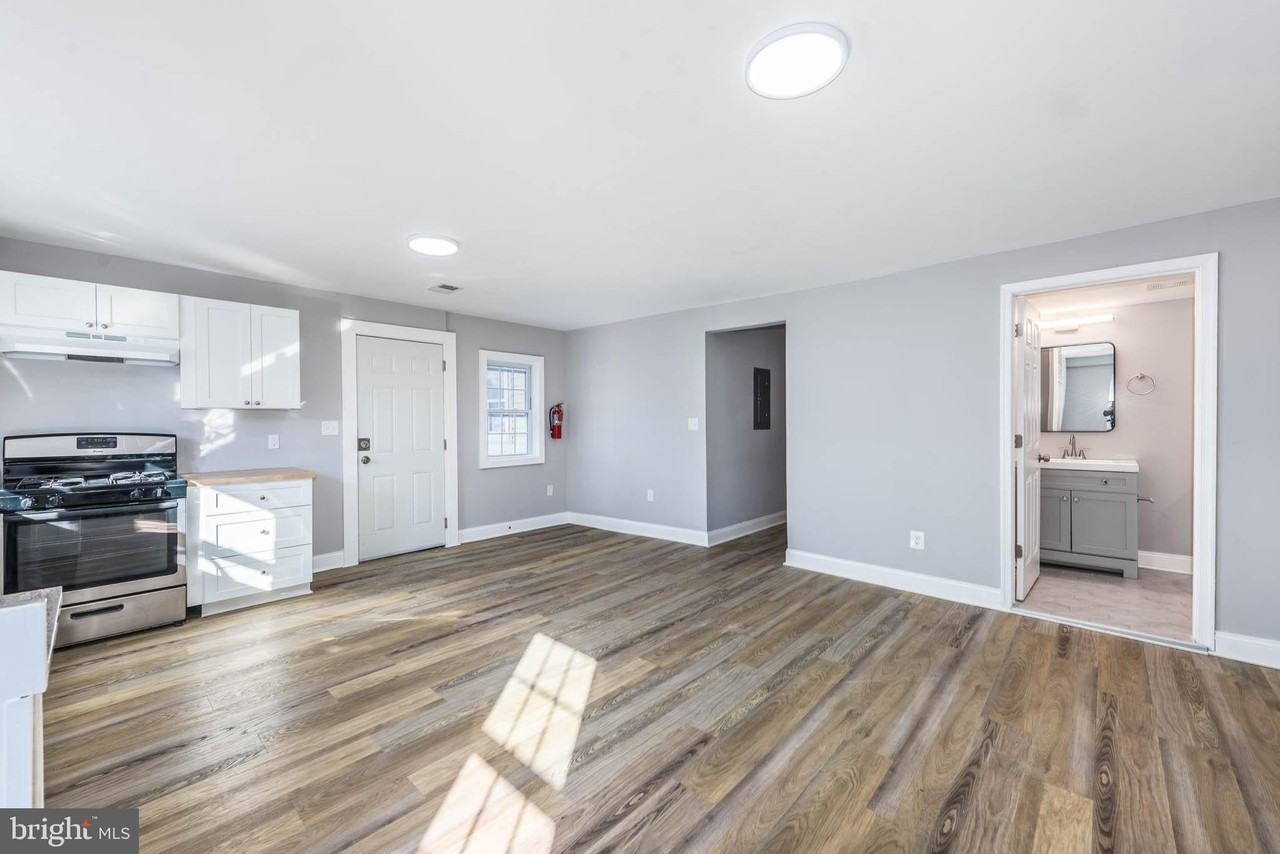 108 Edgewood Rd Apt 1 #1 - Photo 4 of 23