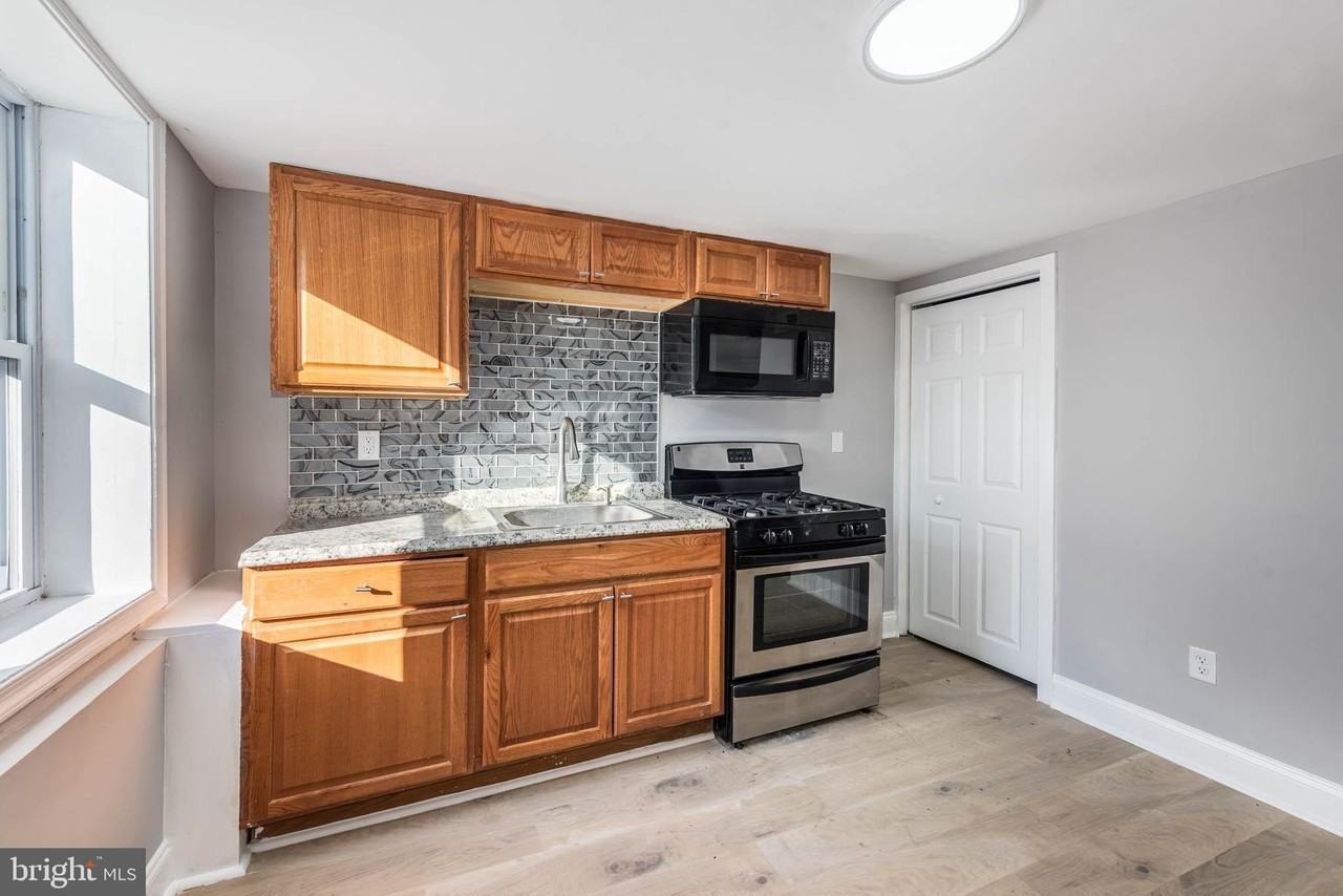 108 Edgewood Rd Apt 2 #2 - Photo 3 of 20