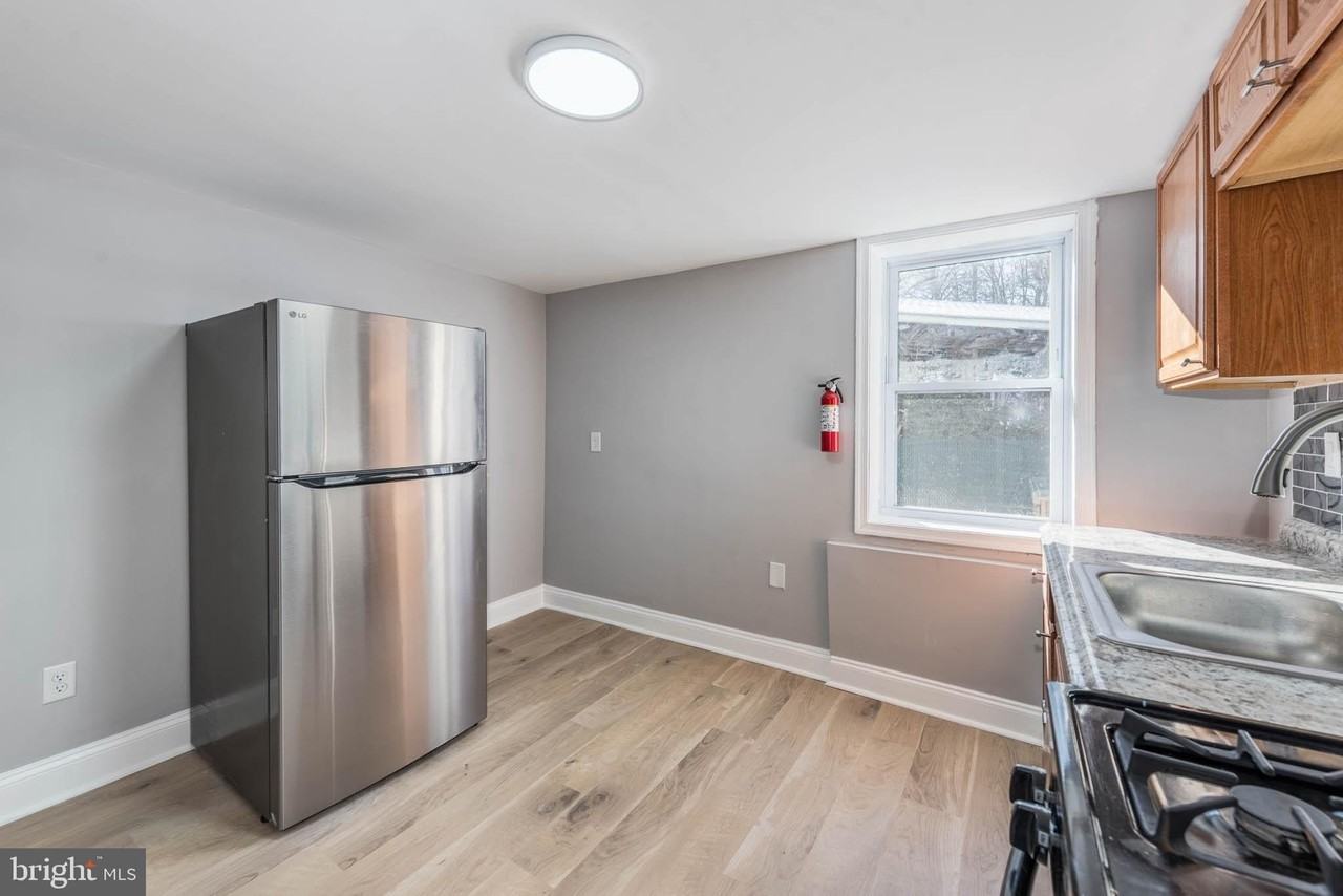 108 Edgewood Rd Apt 2 #2 - Photo 5 of 20