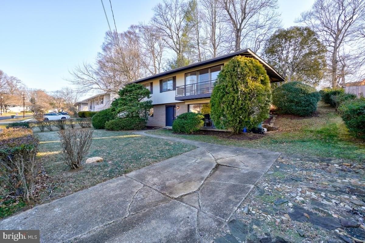 13701 Arctic Ave - Photo 4 of 45