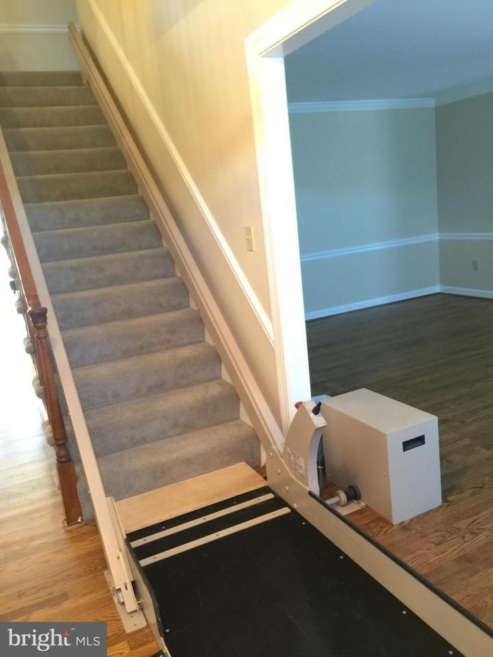 16405 Equestrian Ln - Photo 3 of 29