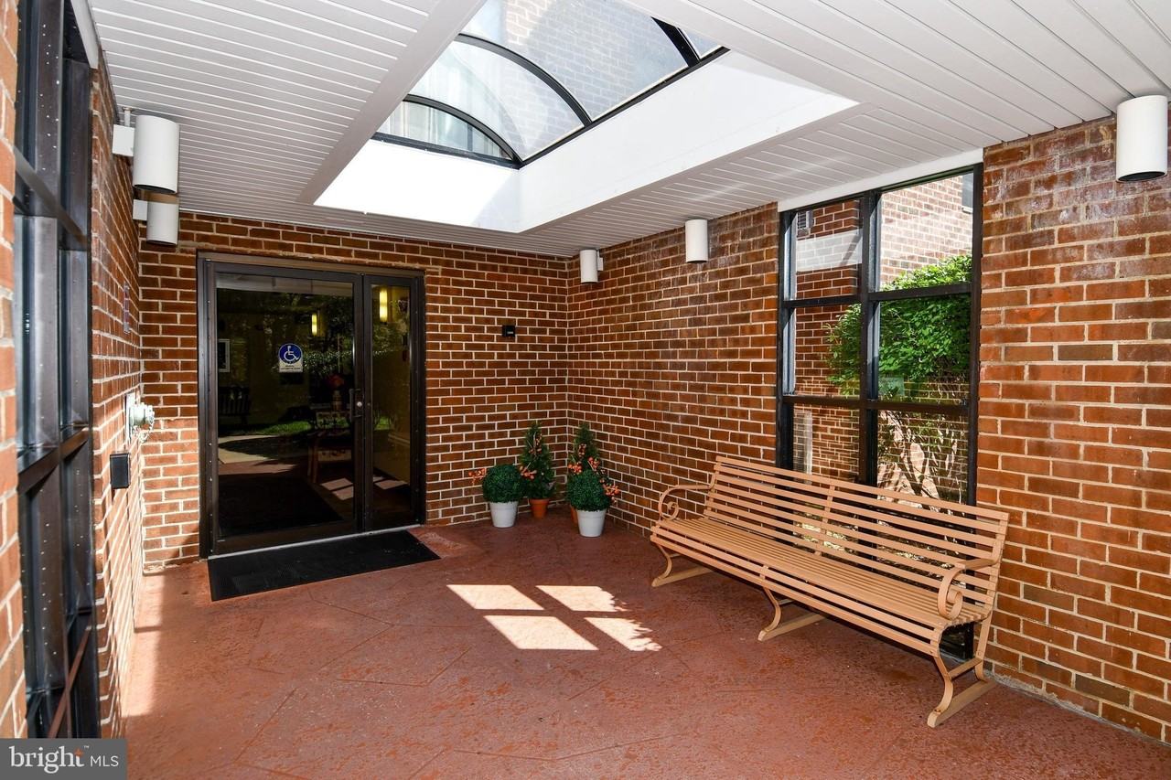 15311 Beaverbrook Ct Unit 90-2e #90-2E - Photo 5 of 36