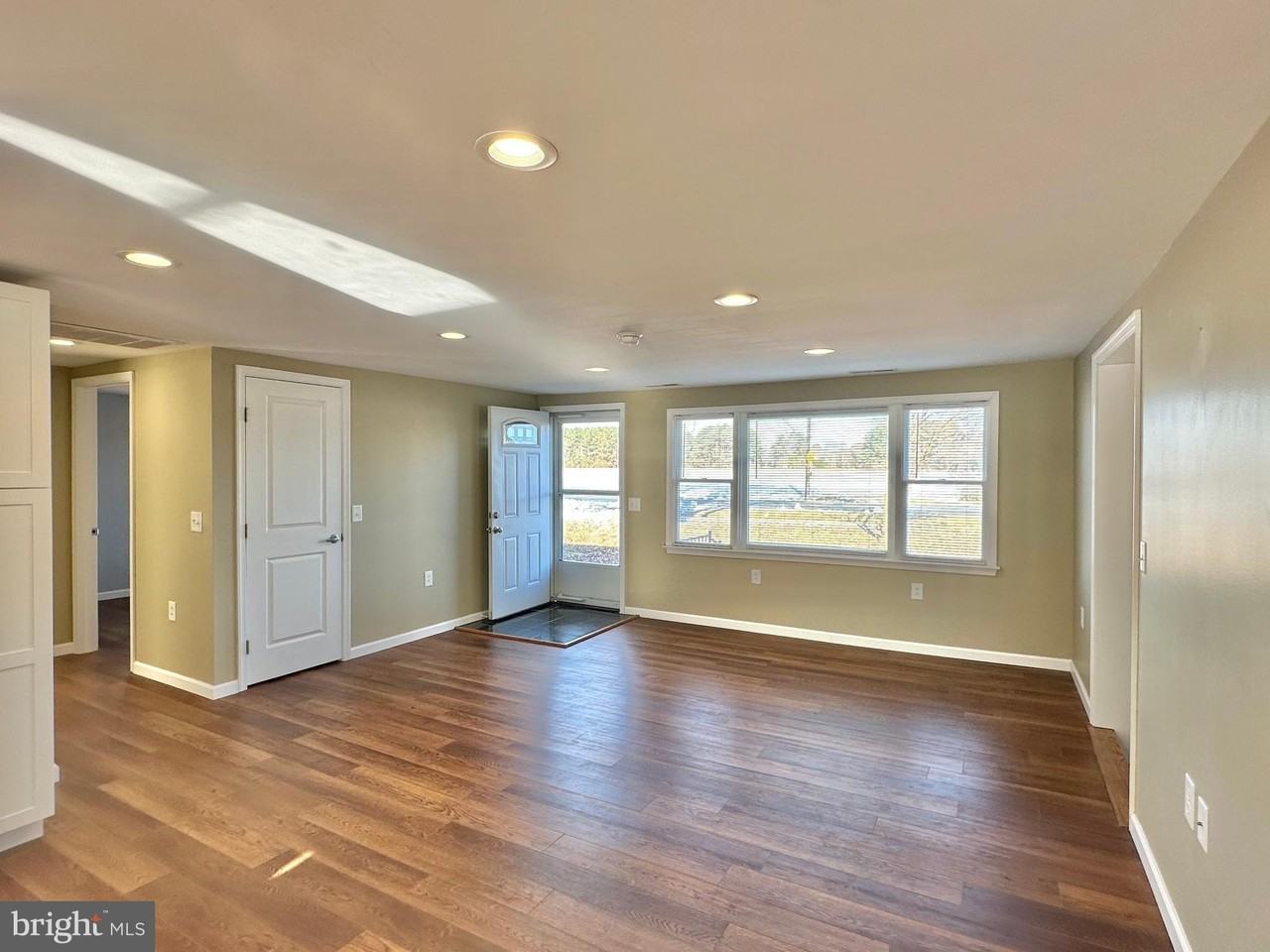 10350 Claiborne Rd - Photo 4 of 18