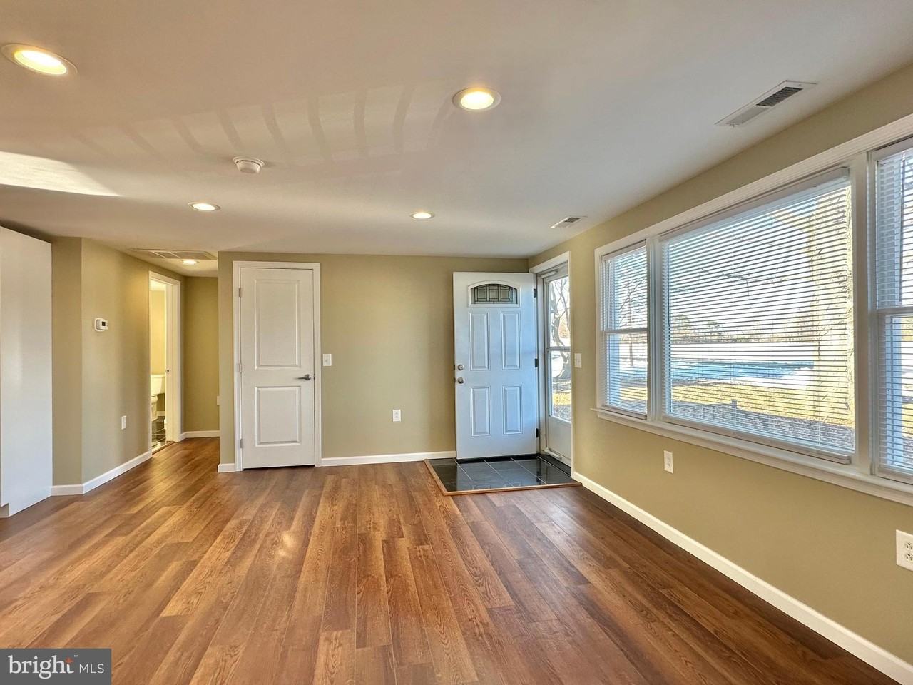 10350 Claiborne Rd - Photo 5 of 18