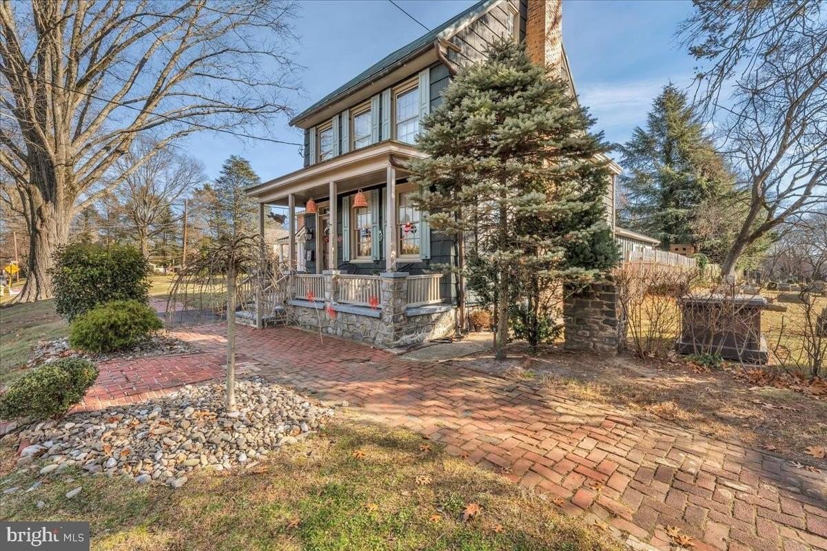 406 Kings Hwy E - Photo 3 of 41