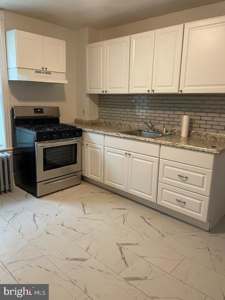 526 Macdade Blvd - Photo 2 of 14