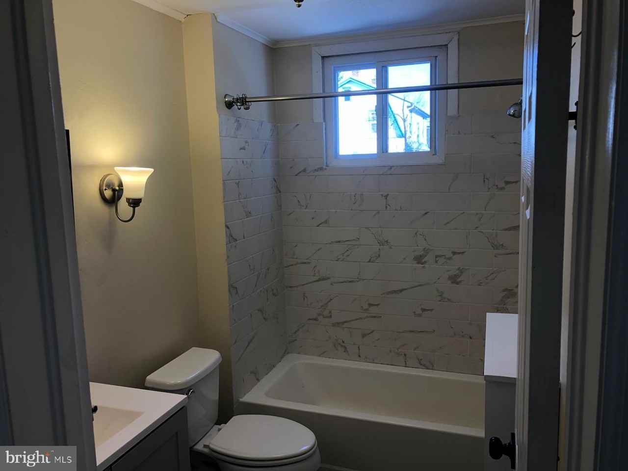 1085 Highland Ave - Photo 4 of 9