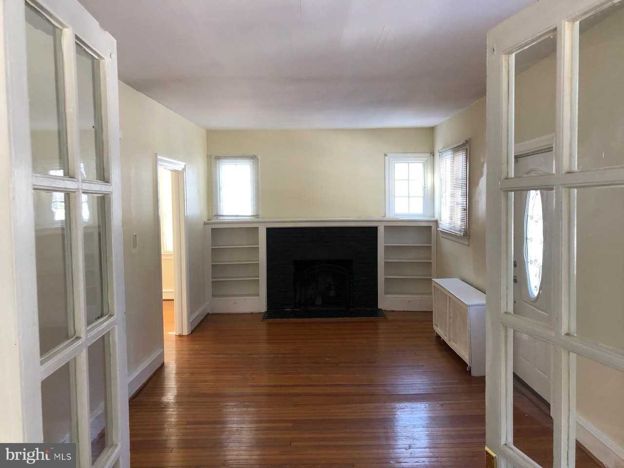 1085 Highland Ave - Photo 5 of 9