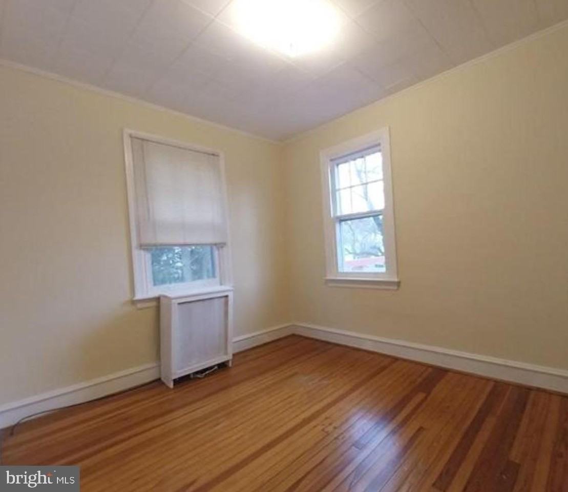 1085 Highland Ave - Photo 7 of 9