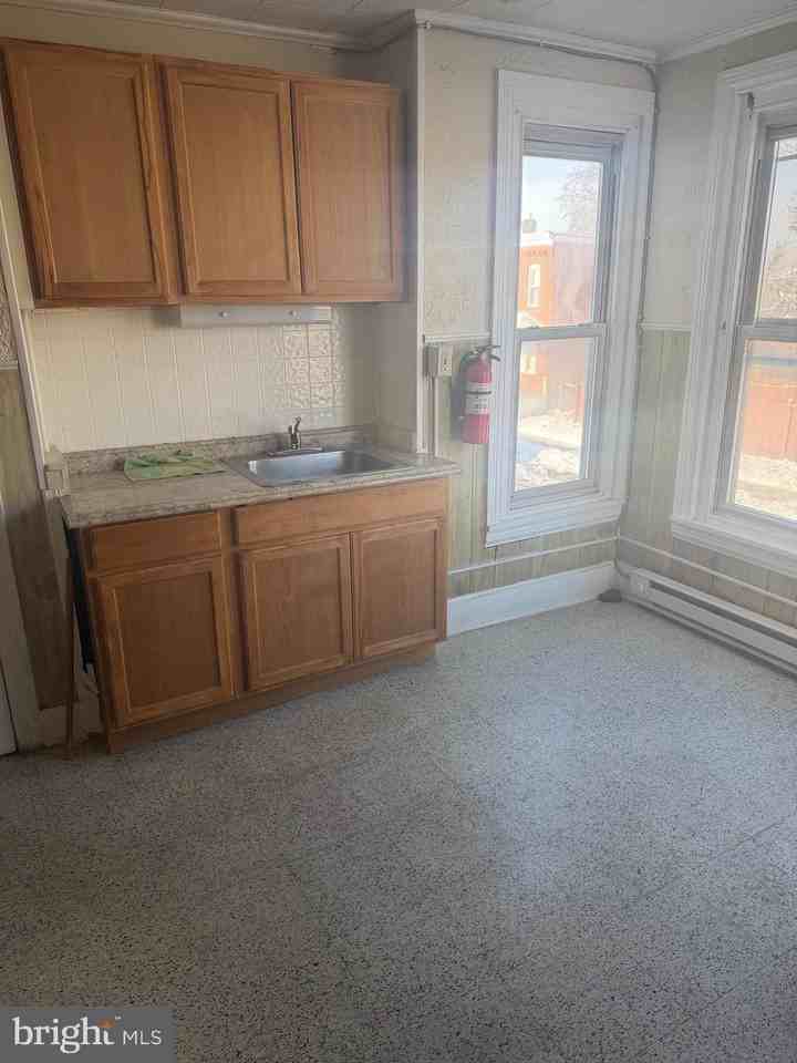 730 W Lafayette St - Photo 2 of 7