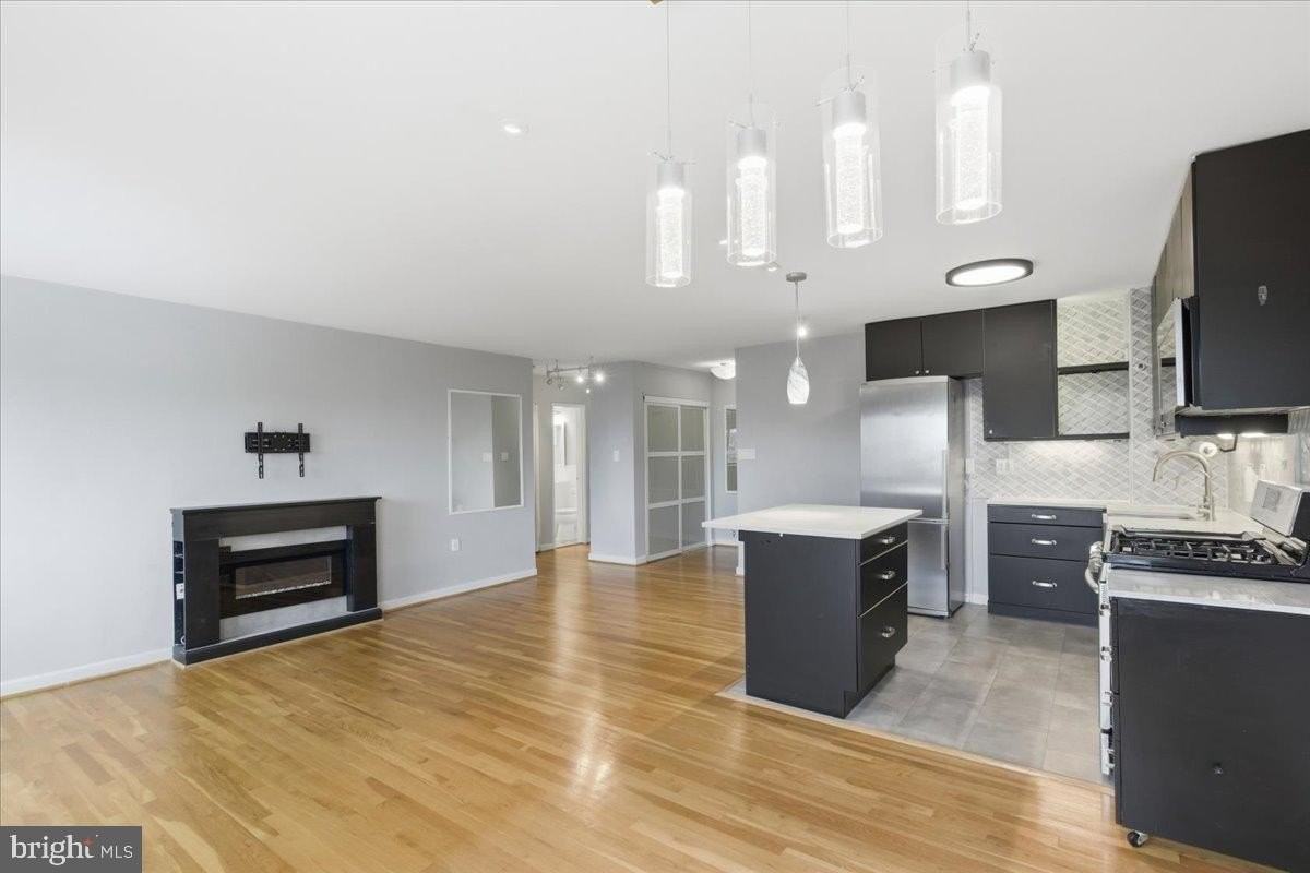 1300 S Arlington Ridge Rd Apt 618 #618 - Photo 4 of 19