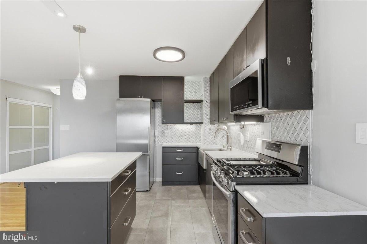 1300 S Arlington Ridge Rd Apt 618 #618 - Photo 3 of 19