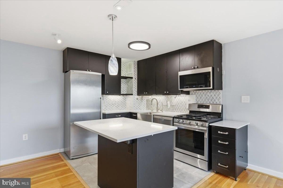 1300 S Arlington Ridge Rd Apt 618 #618 - Photo 6 of 19